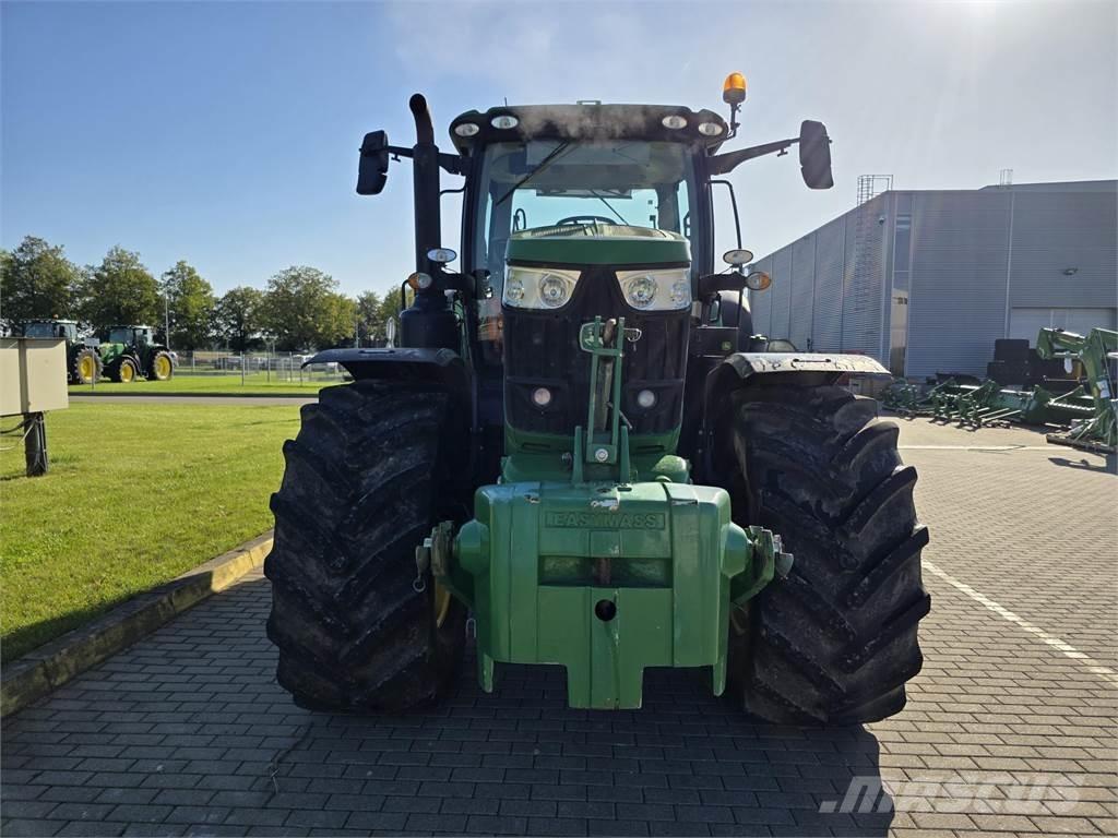 John Deere 6215R Tractoren
