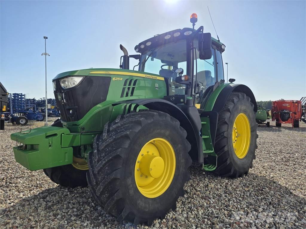 John Deere 6215R Tractoren