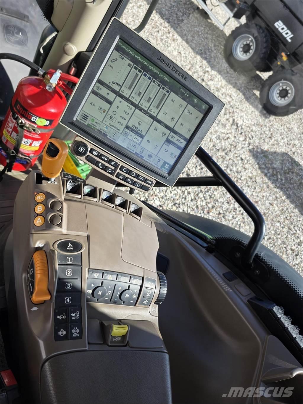 John Deere 6215R Tractoren