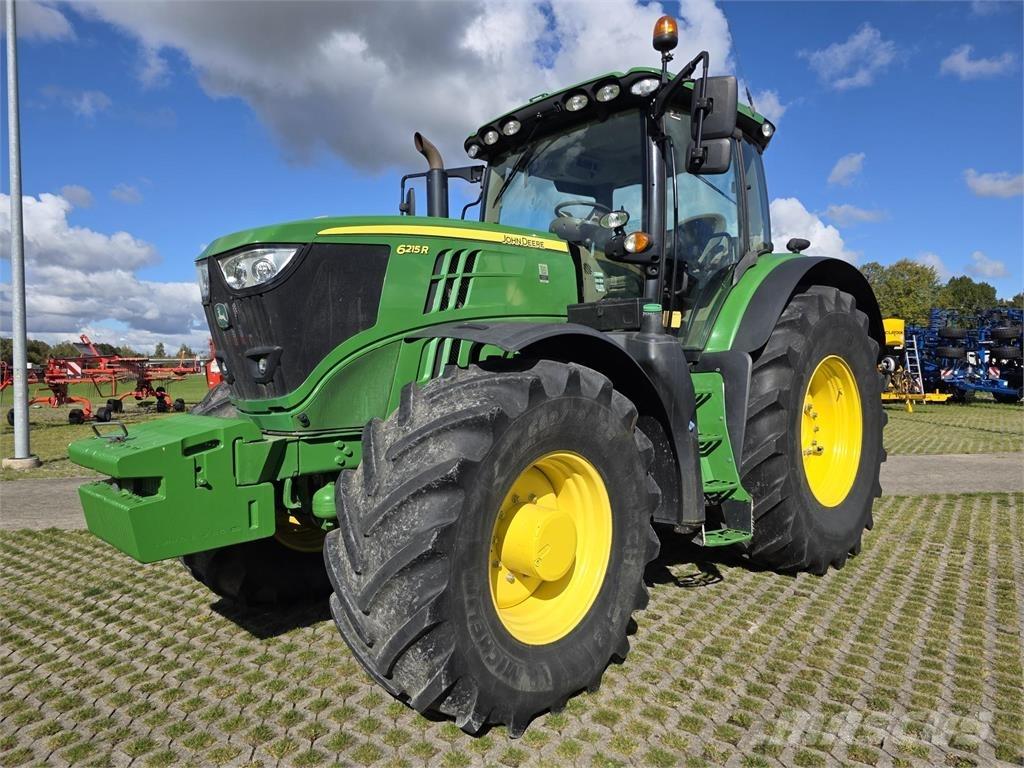 John Deere 6215R Tractoren
