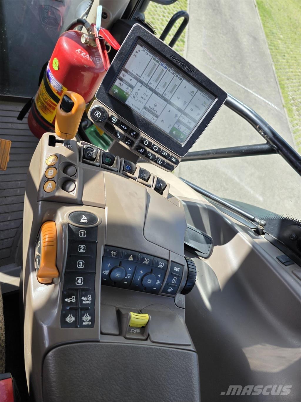 John Deere 6215R Tractoren