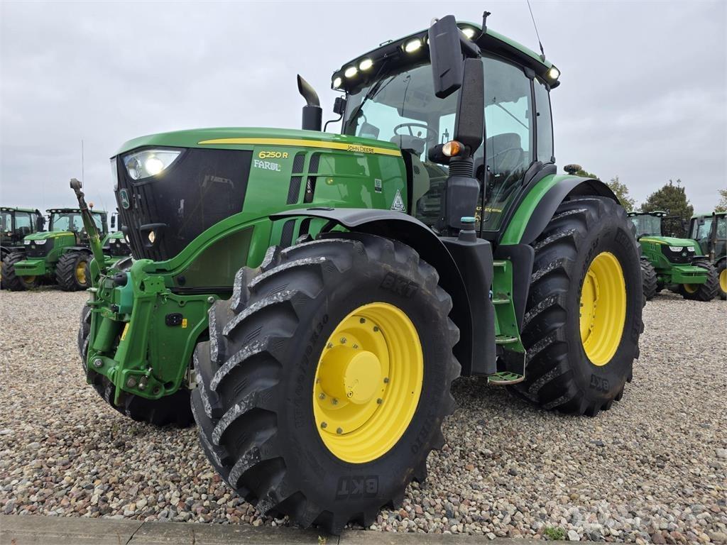 John Deere 6250R Tractoren