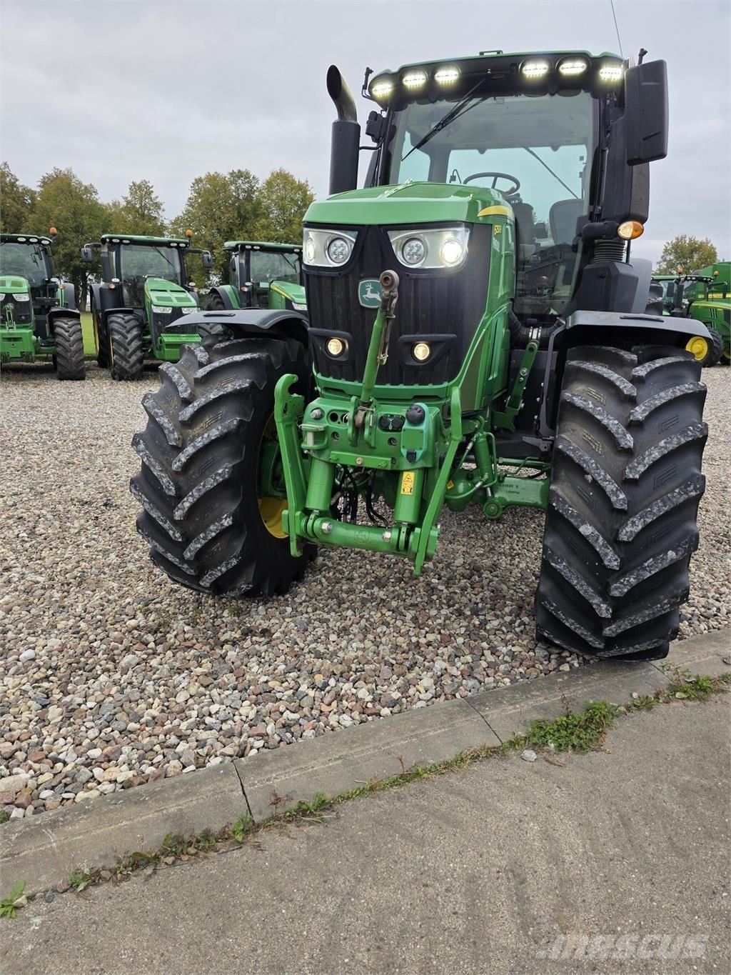 John Deere 6250R Tractoren