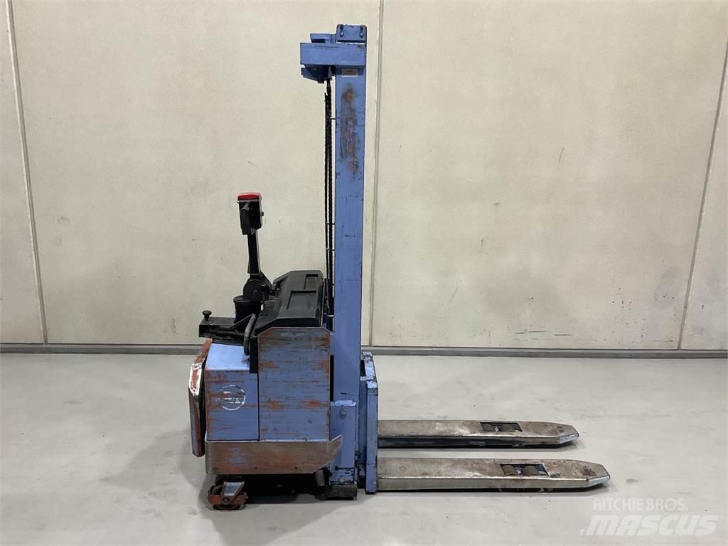 BT LSV 1250 E Zelfrijdende stapelaars