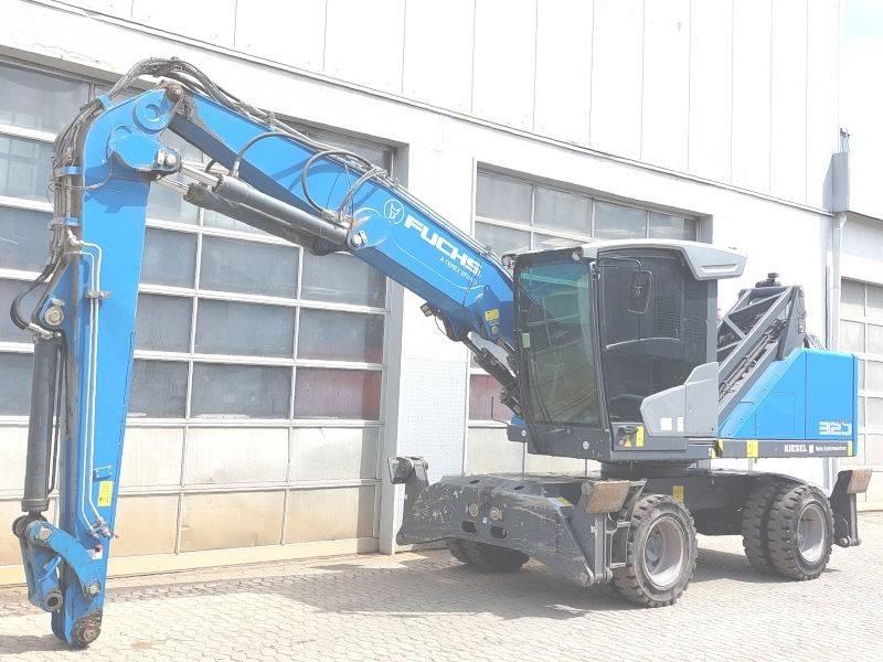 Fuchs MHL 320 F Waste / industry handlers