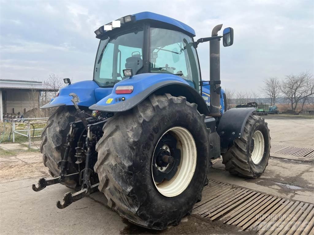 New Holland T8040 Tractoren