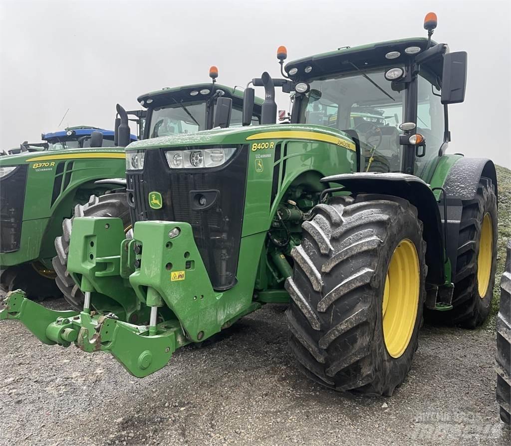 John Deere 8400 R Tractoren