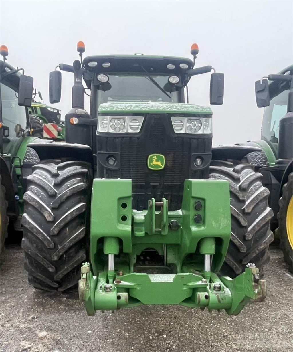 John Deere 8400 R Tractoren