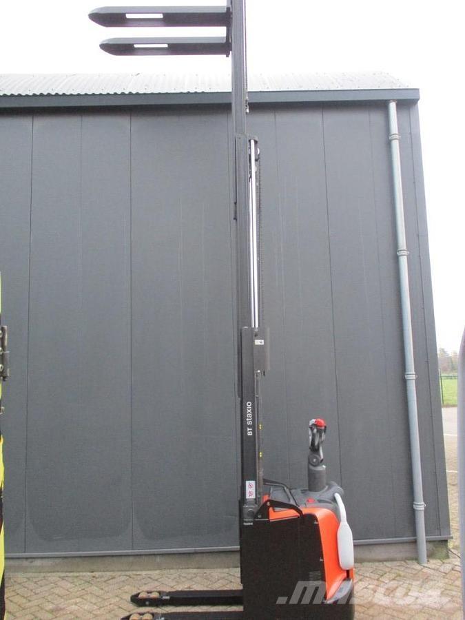 Toyota SPE120 Pallettruck met meerij platform