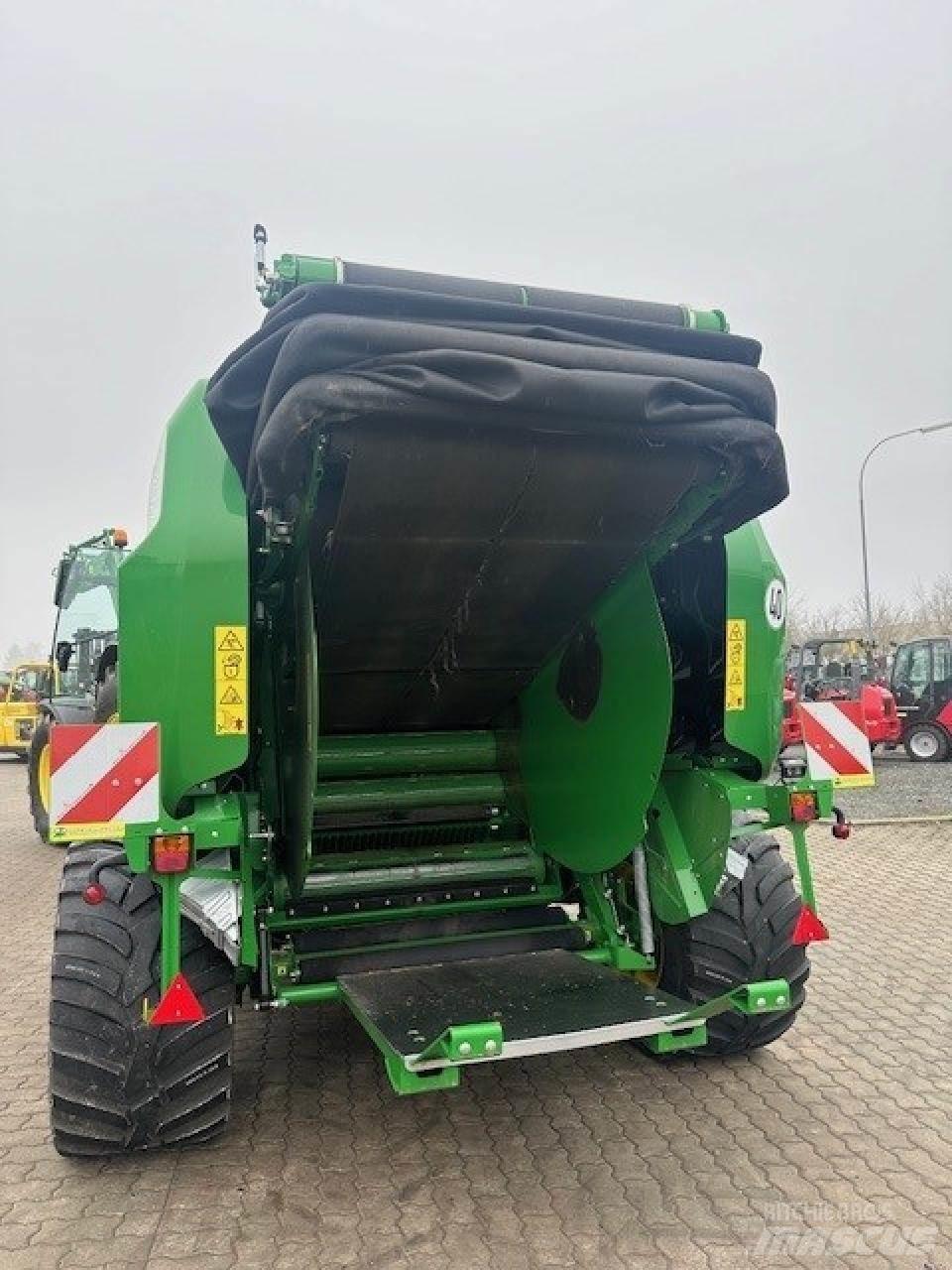John Deere V461R Ronde-balenpersen