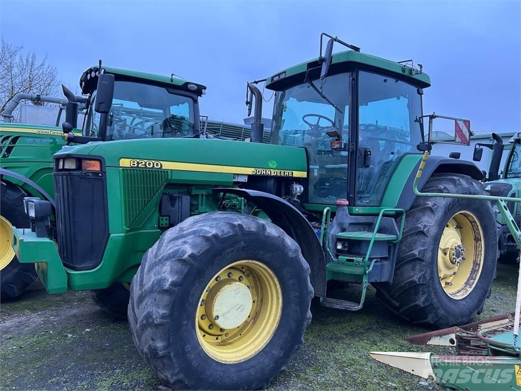 John Deere 8200 Tractoren