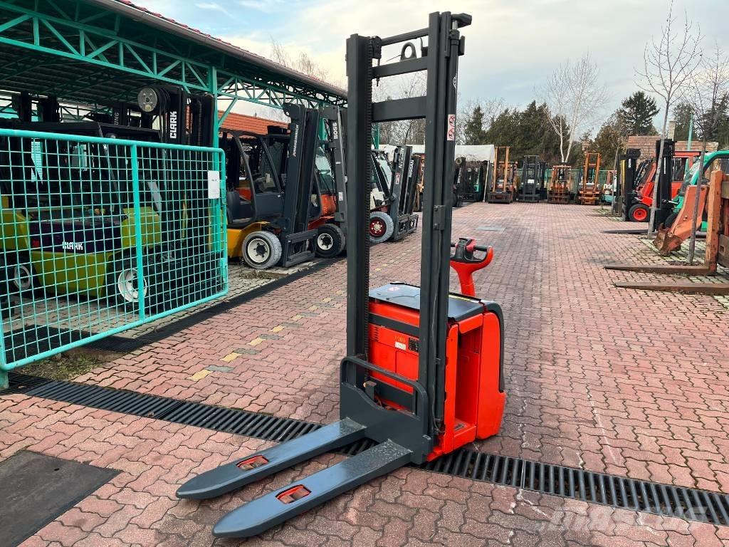 Linde L 14 V-3816 Zelfrijdende stapelaars