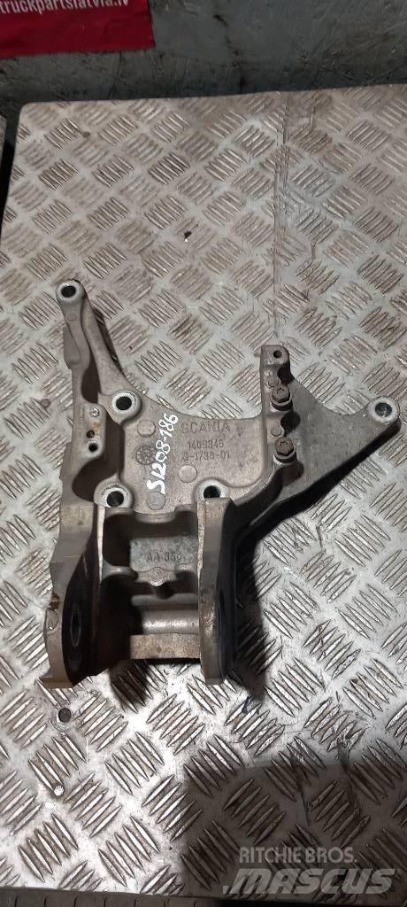 Scania 94 D.     1409345 Cabine en interieur