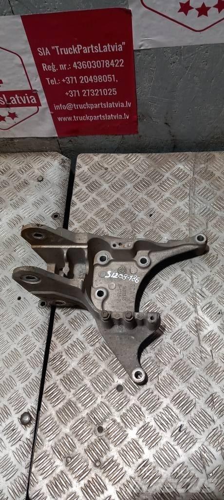 Scania 94 D.     1409345 Cabine en interieur