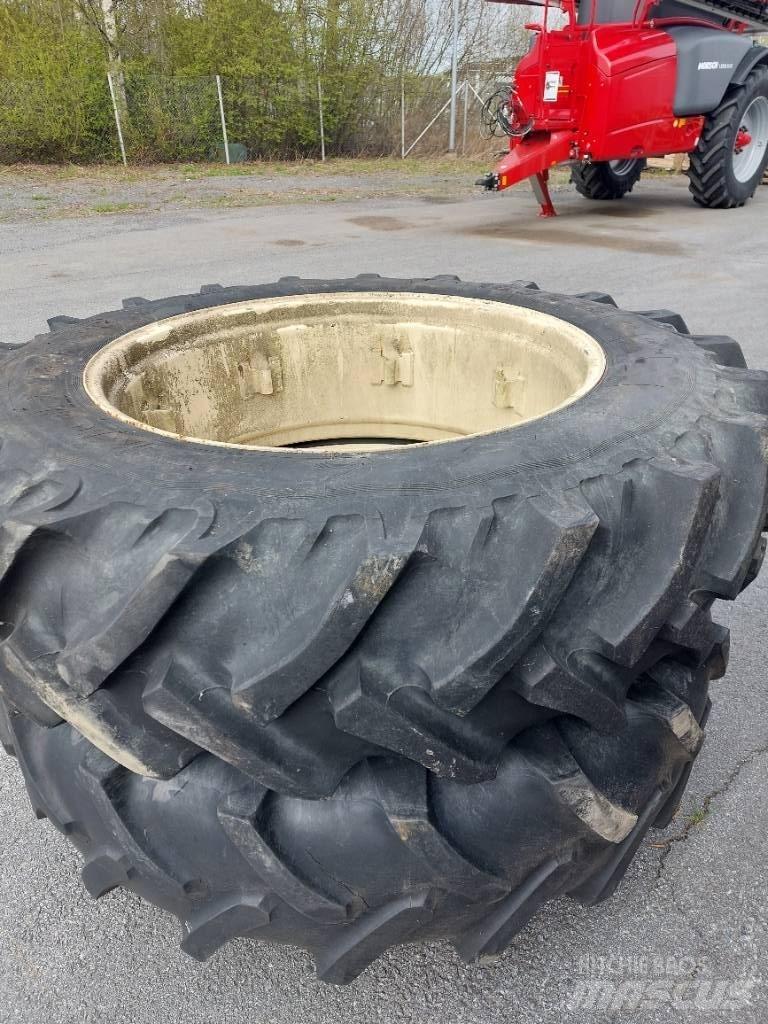  Paripyörät 16.9R38 Banden, wielen en velgen