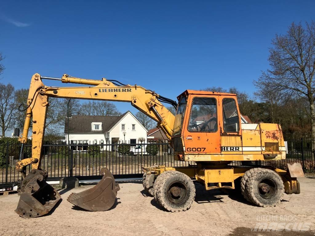 Liebherr A 900 B Wielgraafmachines