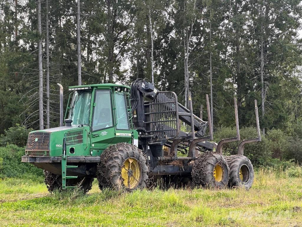 John Deere 1110 D Uitrijwagens