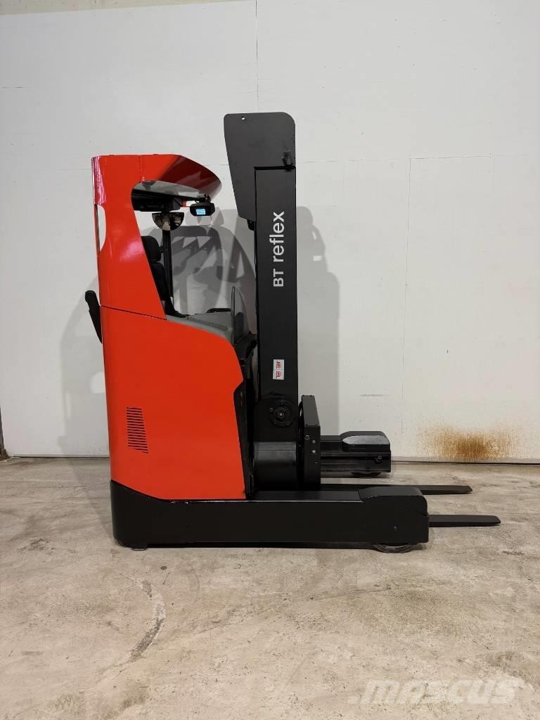 Toyota truck RRE200H Reachtruck voor hoog niveau