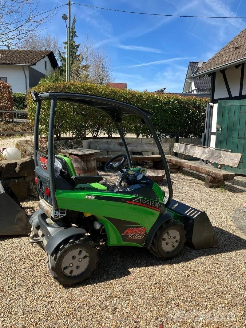 Avant 225 Miniladers
