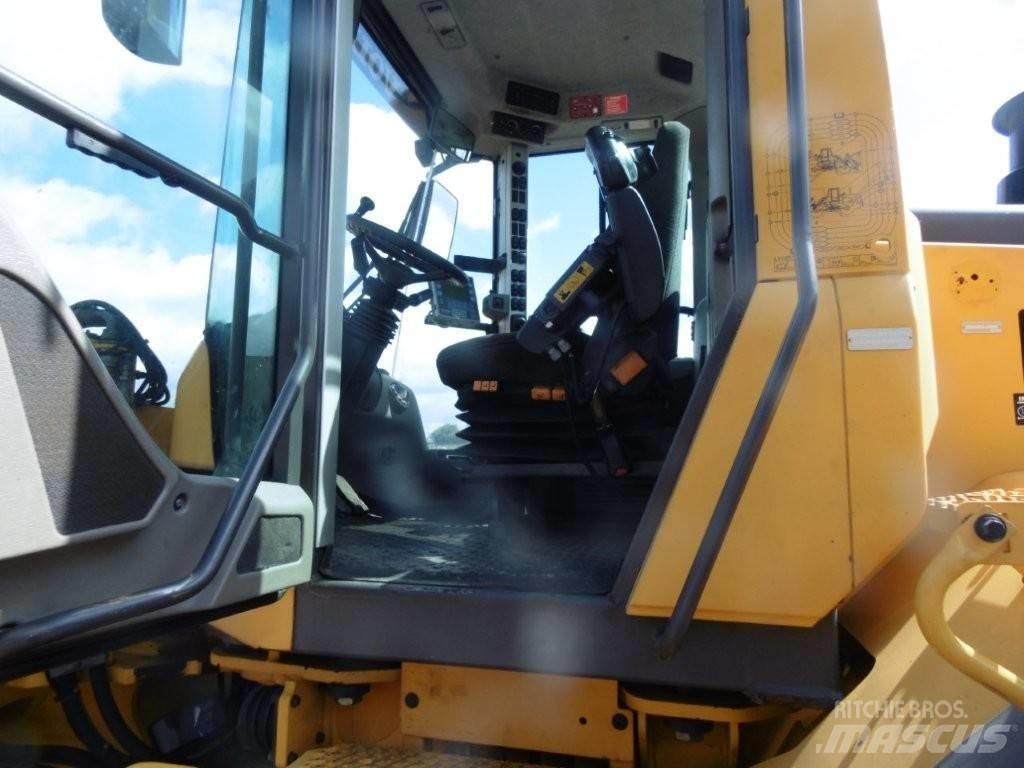 Volvo L 120 F Wielladers