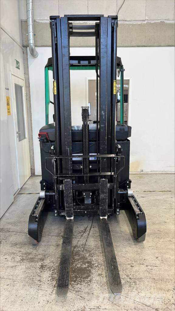 Mitsubishi RB 14 Reachtruck voor hoog niveau