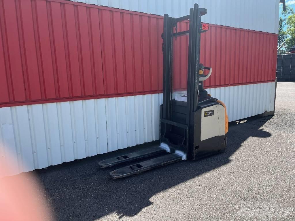 Crown ET4000-1.2 Meeloop stapelaar