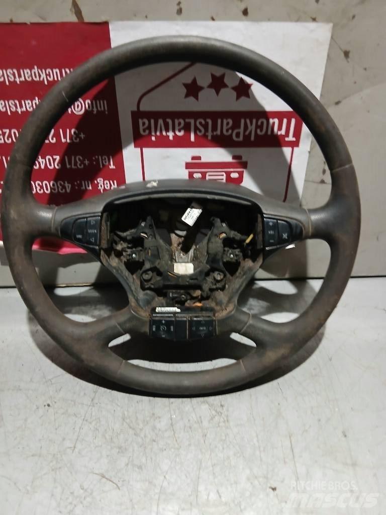 Scania P 420    1495393 Cabine en interieur