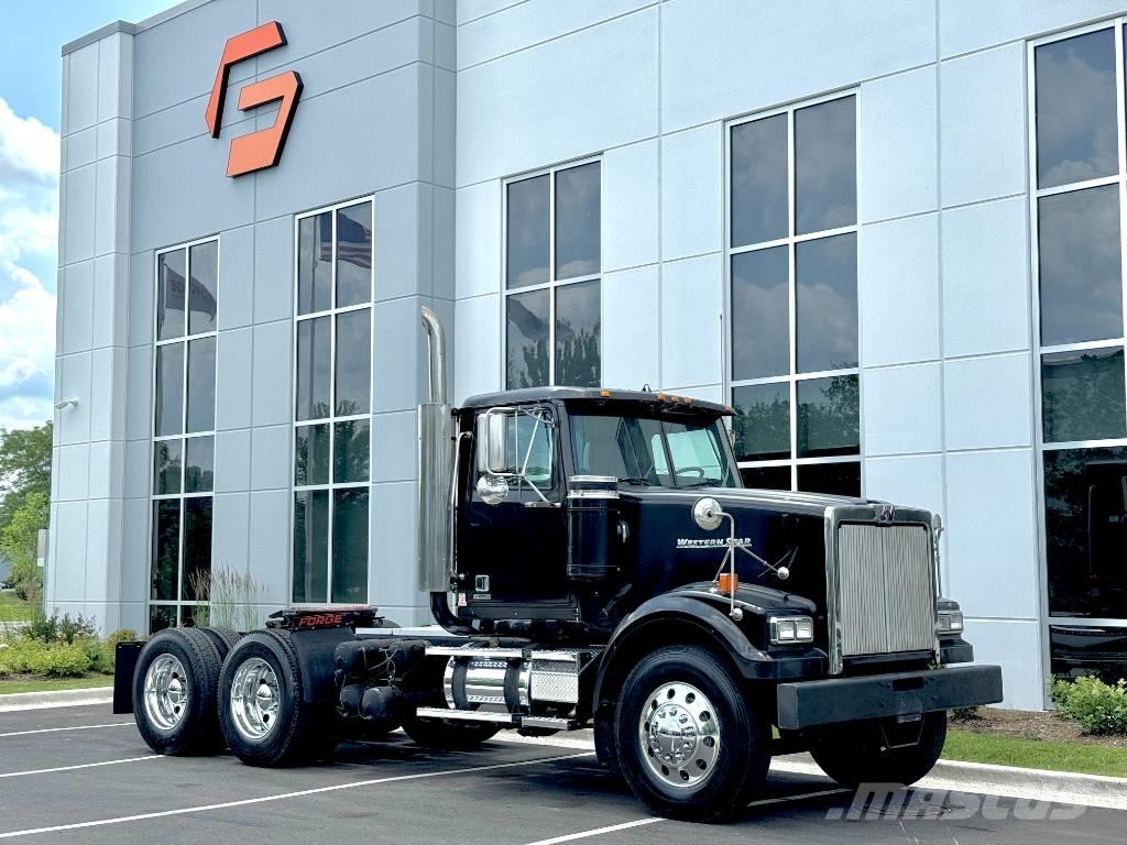 Western Star 4900 SF Trekkers