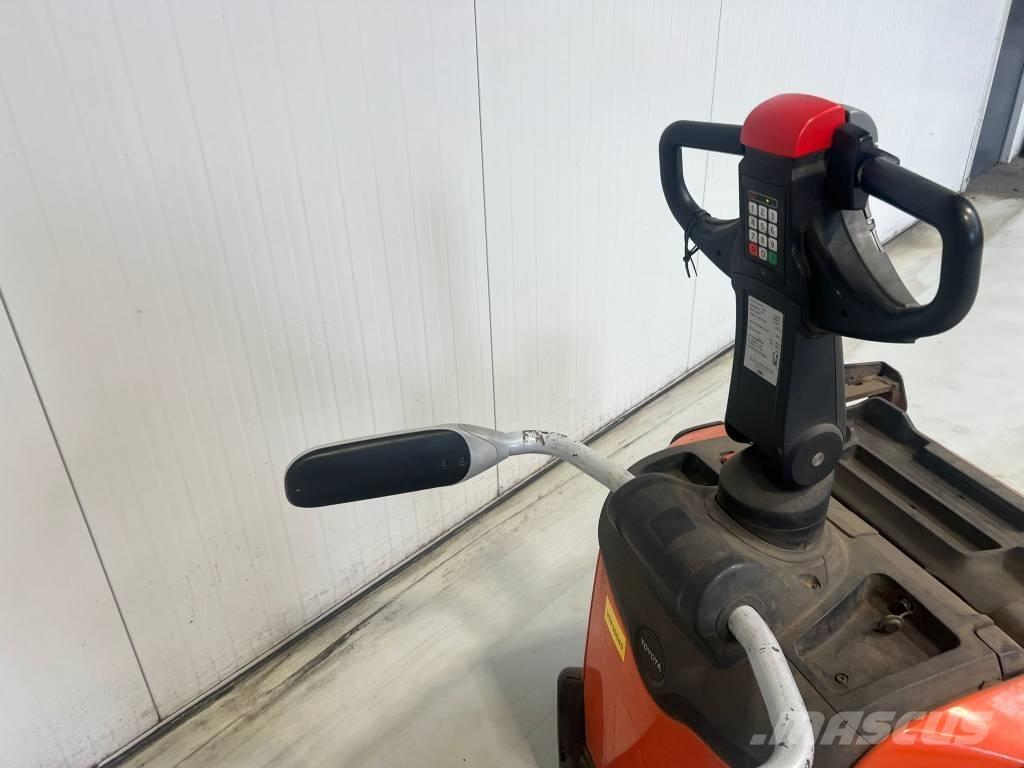 BT LPE250 Pallettruck met meerij platform