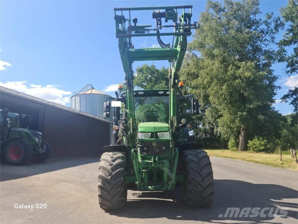 John Deere 6130R Tractoren