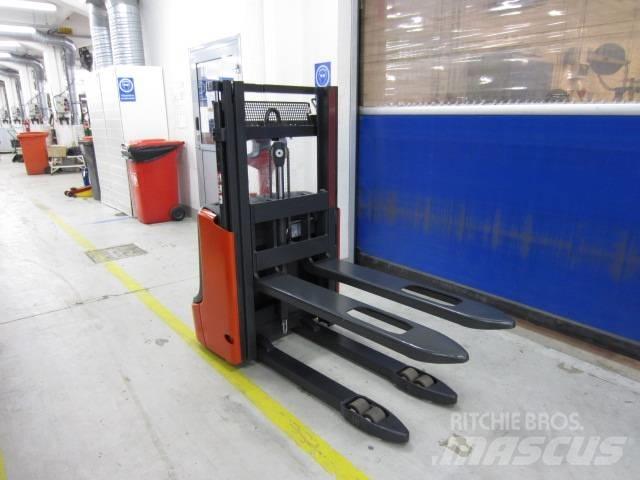 Linde L 10 Meeloop stapelaar