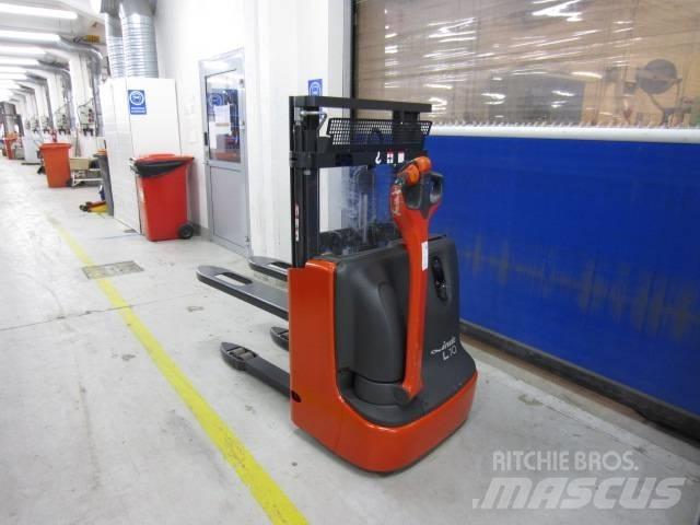 Linde L 10 Meeloop stapelaar