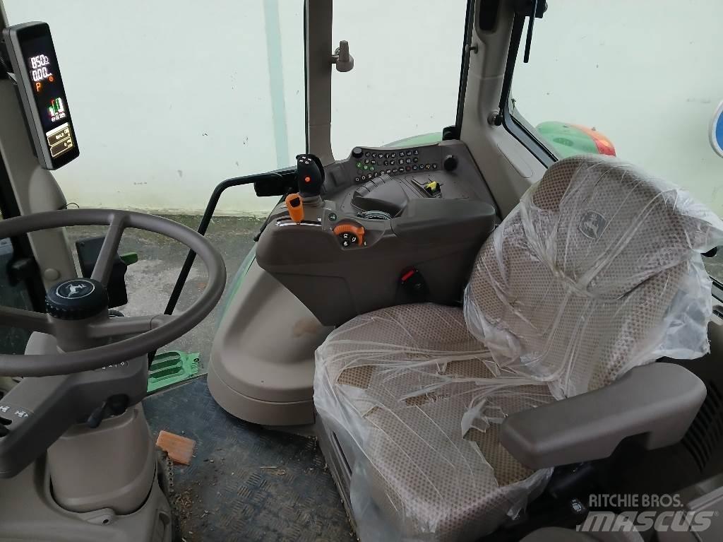 John Deere 6130M Tractoren
