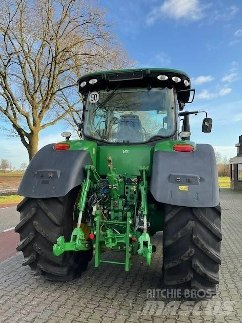 John Deere 7310 R Tractoren