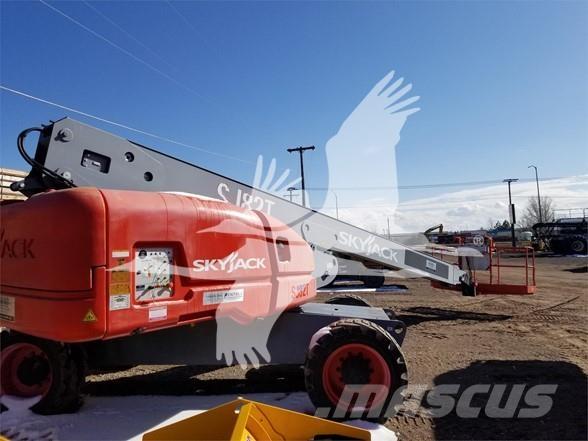 SkyJack SJ82T Telescoophoogwerkers