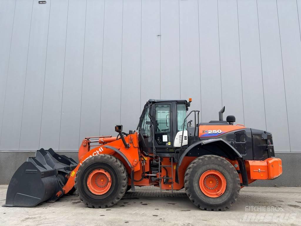 Hitachi ZW 250-6 Wielladers