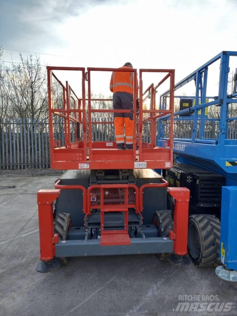 SkyJack SJ 6832 RT Schaarhoogwerkers