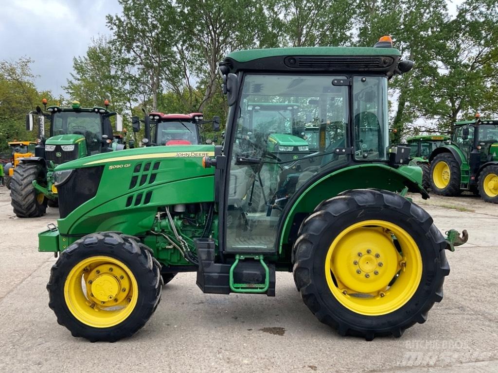 John Deere 5090 GF Tractoren