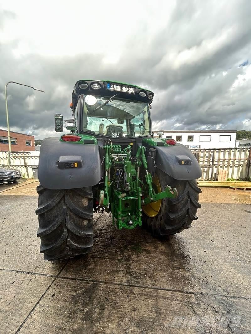 John Deere 6145R Tractoren