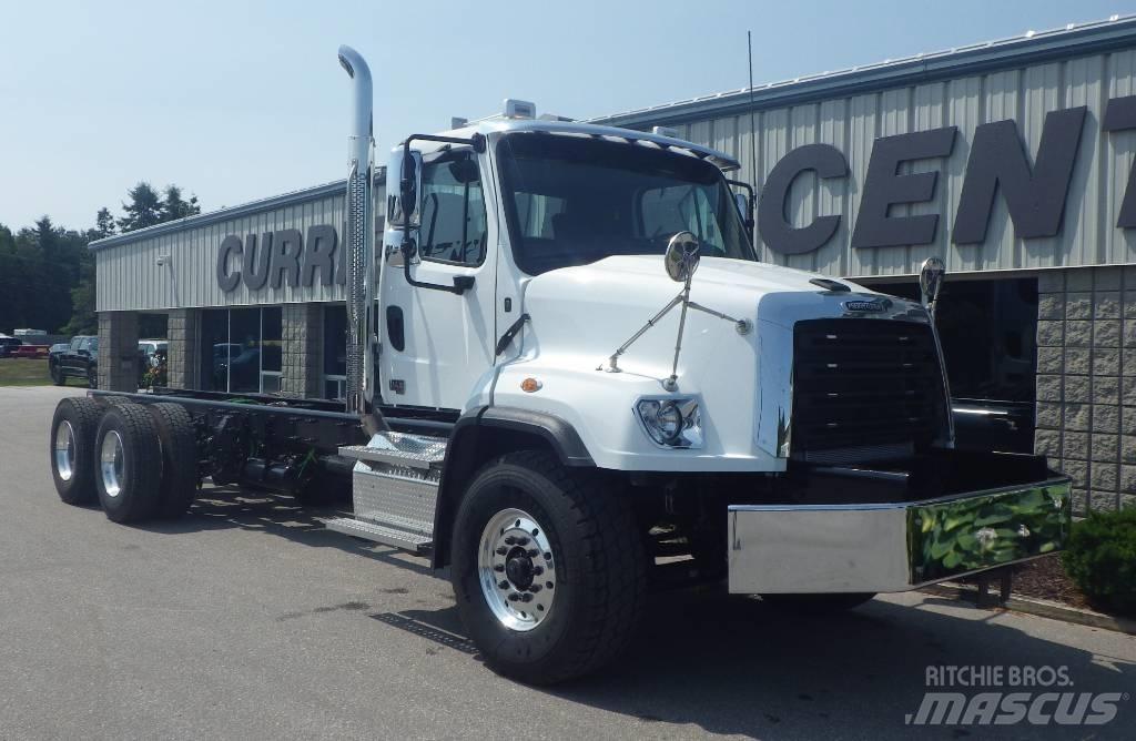 Freightliner 114 SD Chassis met cabine