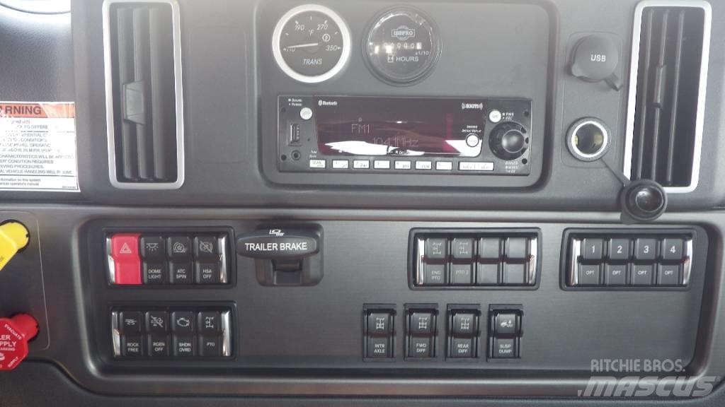 Freightliner 114 SD Chassis met cabine
