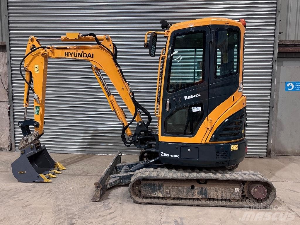Hyundai R25Z-9 AK Minigraafmachines < 7t