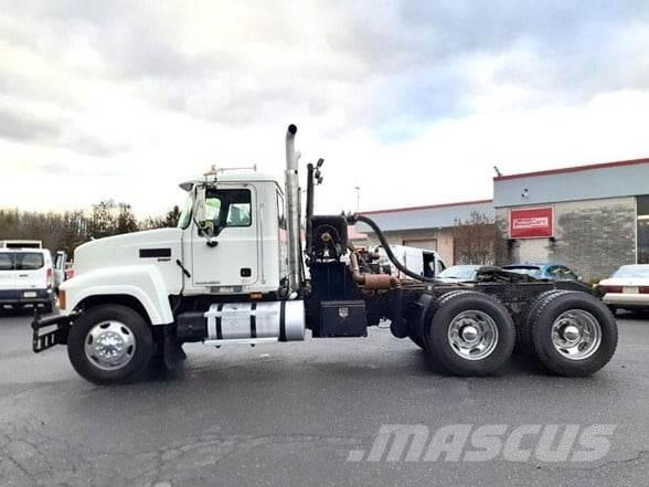 Mack PINNACLE CHU613 Trekkers