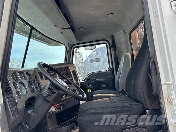 Mack PINNACLE CHU613 Trekkers