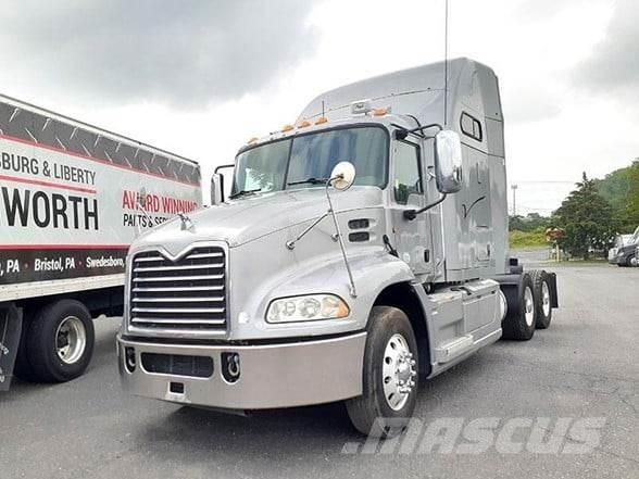 Mack PINNACLE CXU613 Trekkers