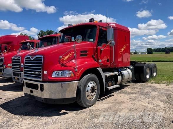 Mack PINNACLE CXU613 Trekkers