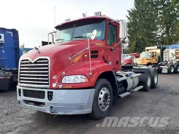 Mack PINNACLE CXU613 Trekkers