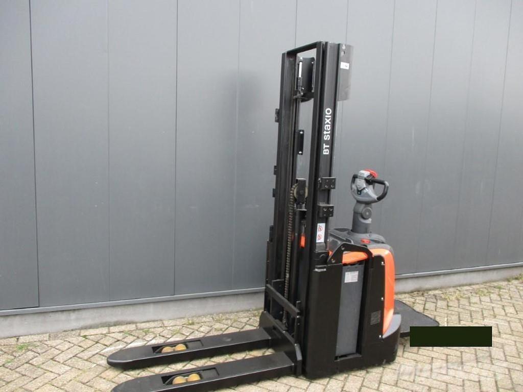 Toyota SPE120 Pallettruck met meerij platform