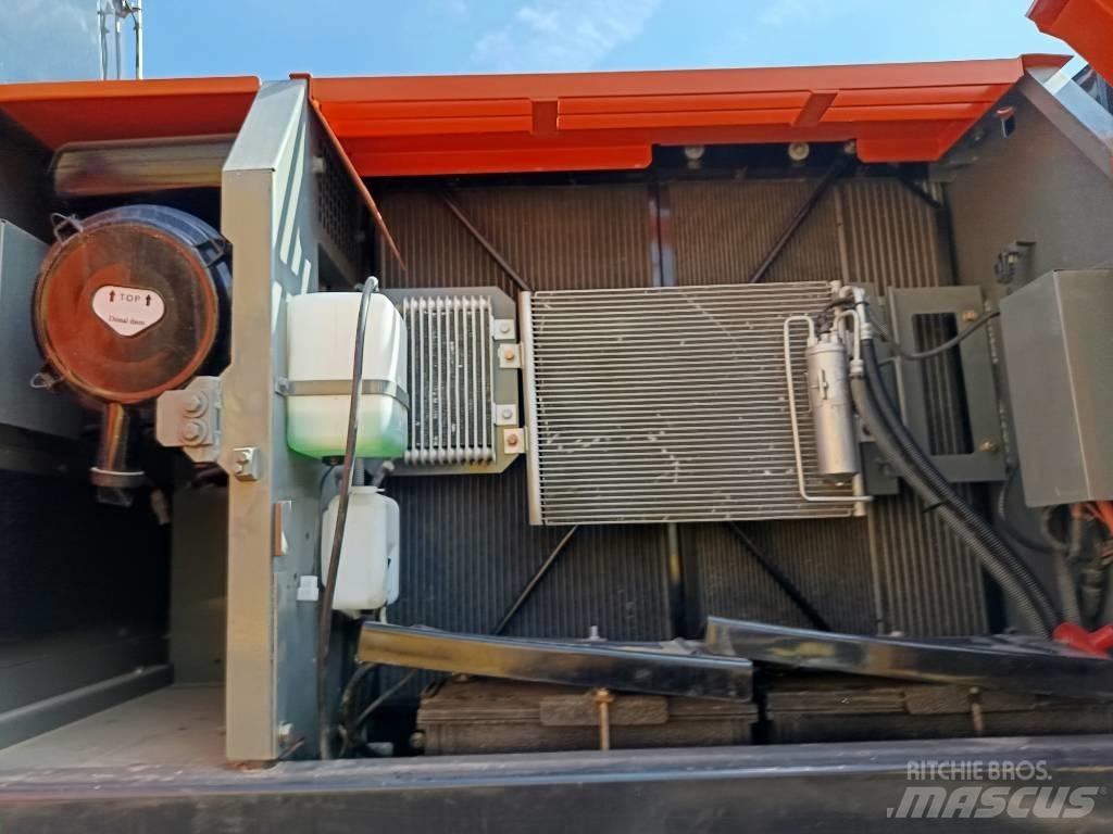 Hitachi ZX 200 Rupsgraafmachines