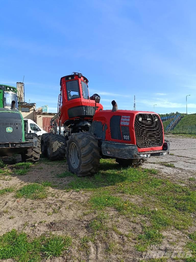 Komatsu 931 Harvesters